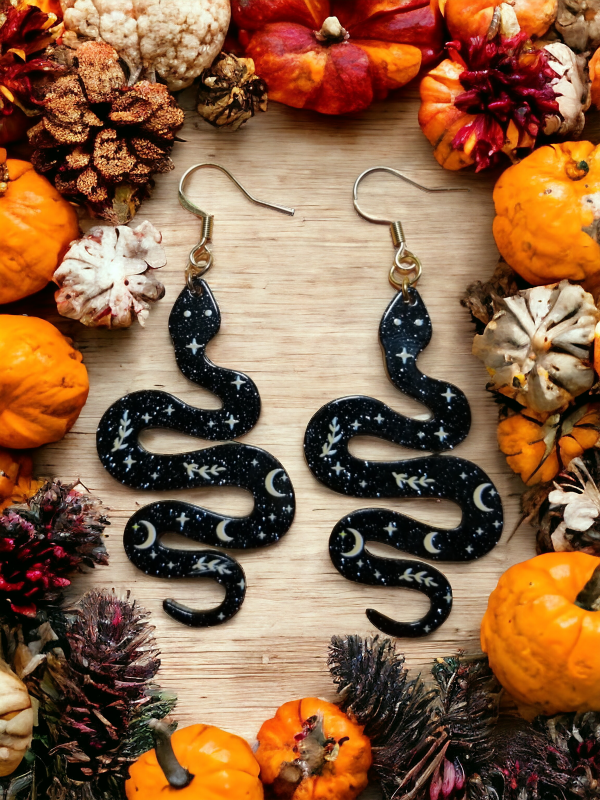 boucles d'oreilles avec pendentif serpent en résine noire et paillettes, crochets d'oreilles en acier inoxydable doré